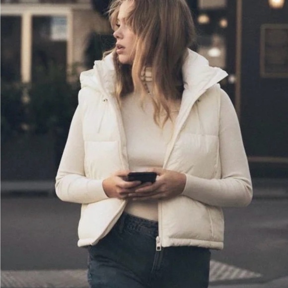 Zara Jackets & Blazers - Zara Women's Cream Quilted Vest M